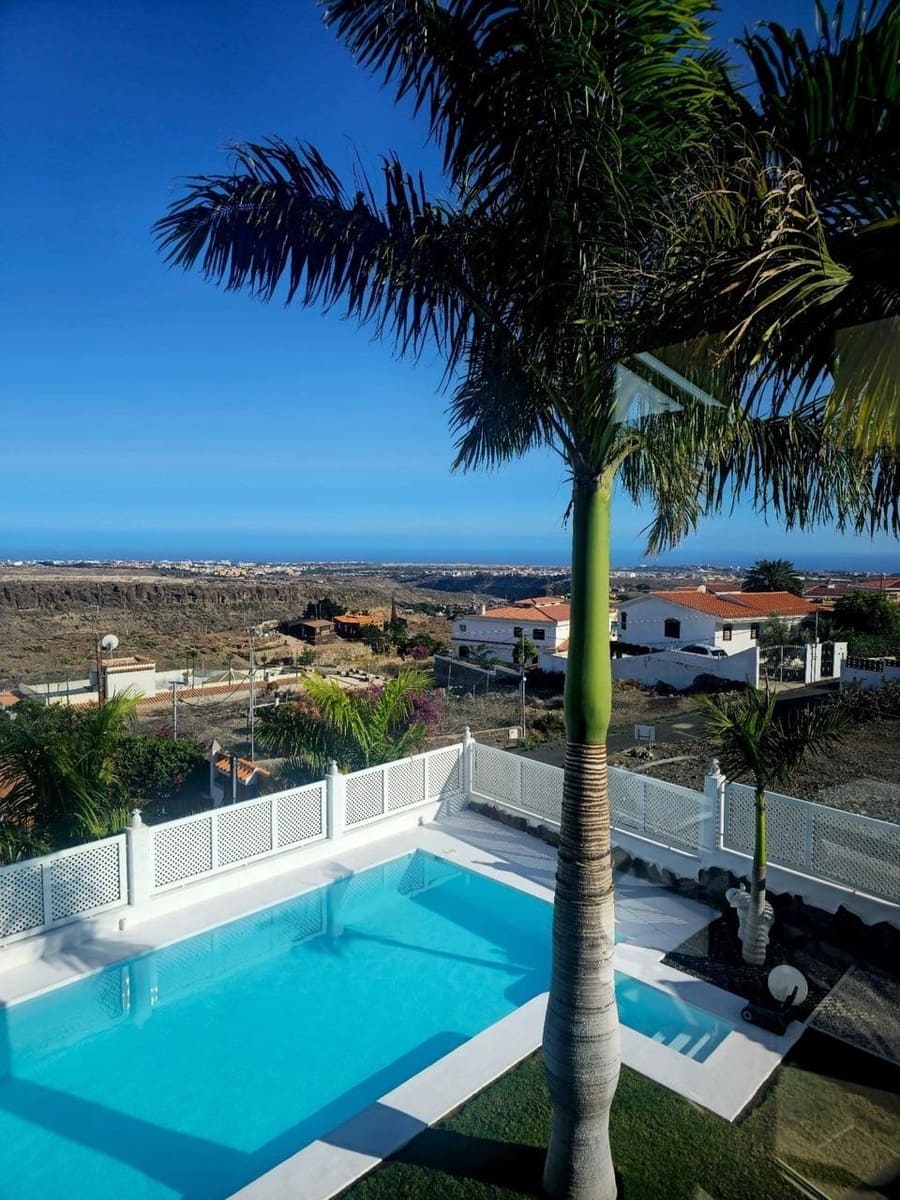 4 soveværelse Villa til salg i San Bartolome de Tirajana med swimmingpool garage - € 1.475.000 (Ref: 8985820)