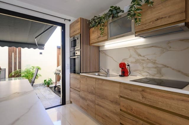 4 slaapkamer Rijtjeshuis te koop in Sonneland, San Bartolomé de Tirajana - € 535.000 (Ref: 9385478)