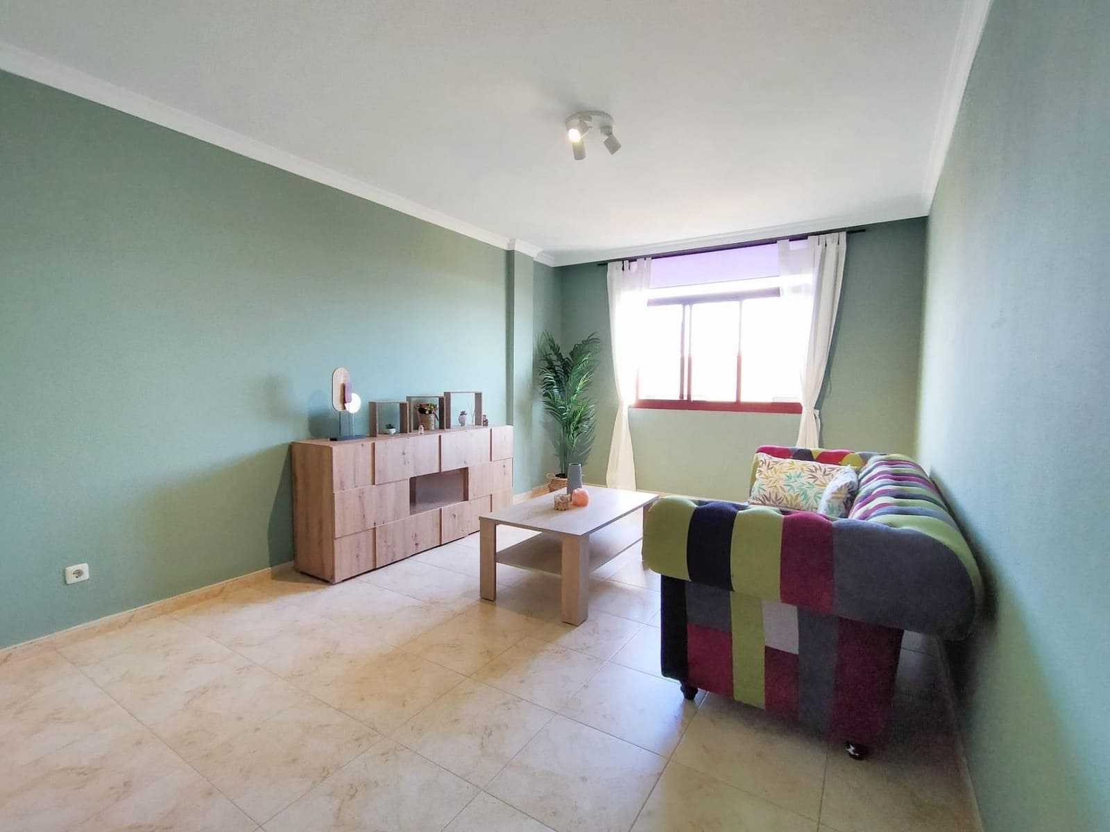3 soveværelse Lejlighed til leje i Santa Lucia de Tirajana med garage - € 1.100 (Ref: 9876600)