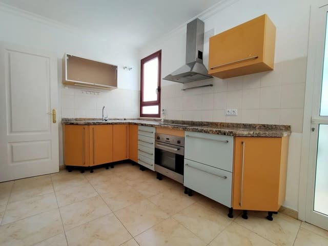 3 soveværelse Lejlighed til leje i Santa Lucía de Tirajana med garage - € 1.100 (Ref: 9876600)