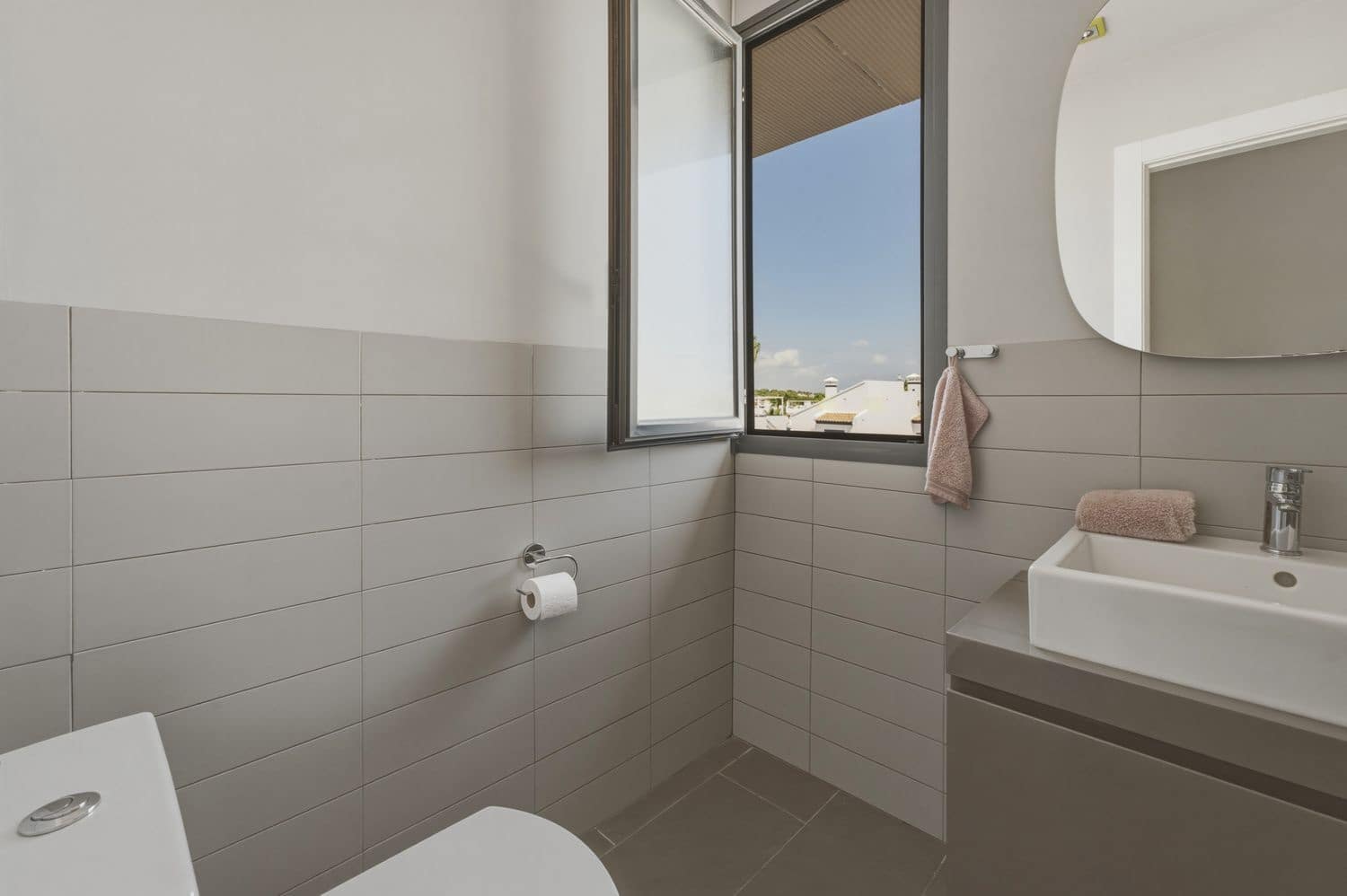 2 soverom Leilighet til salgs i Villamartin med svømmebasseng garasje - € 342 000 (Ref: 10034880)