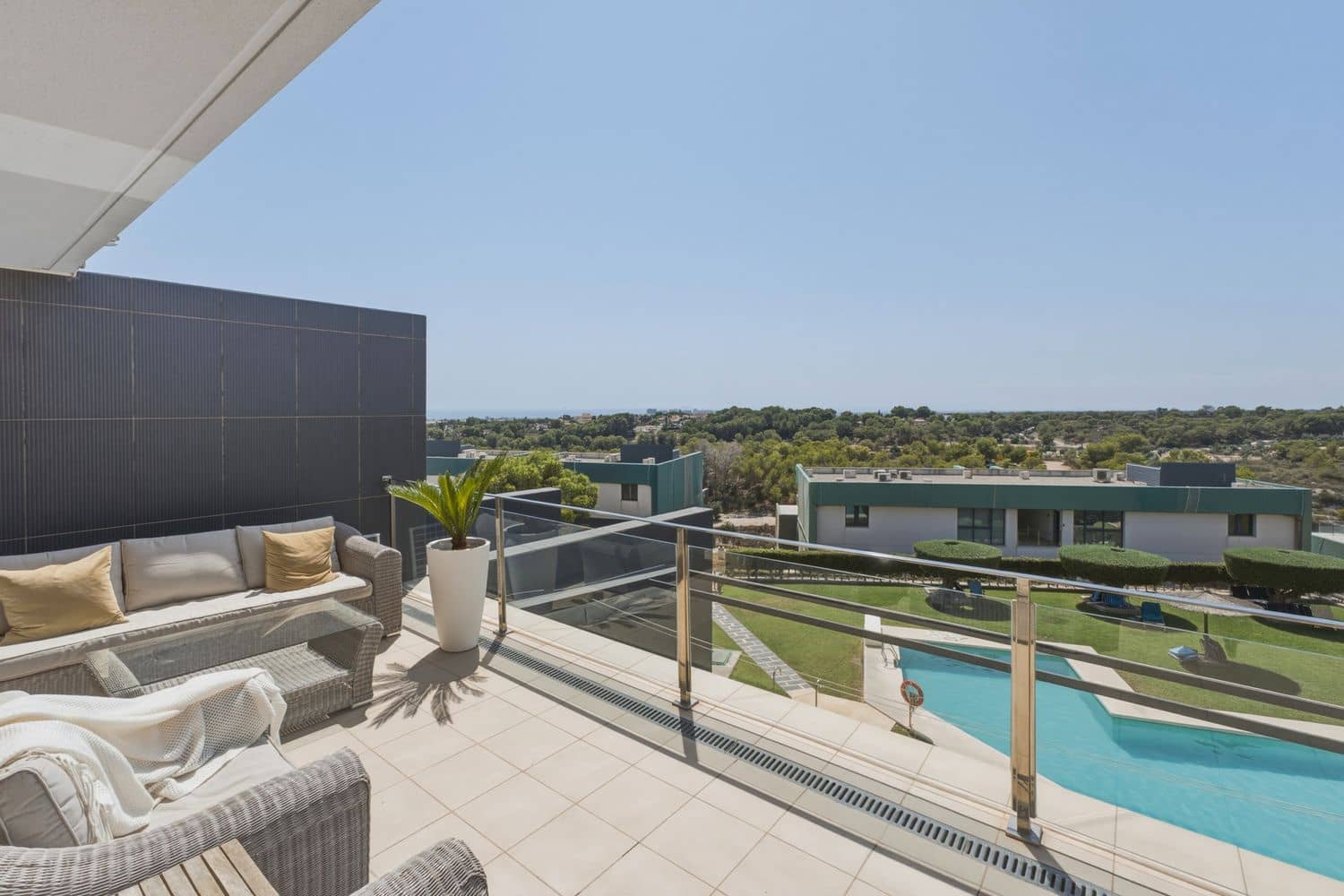 2 soverom Leilighet til salgs i Villamartin med svømmebasseng garasje - € 342 000 (Ref: 10034880)