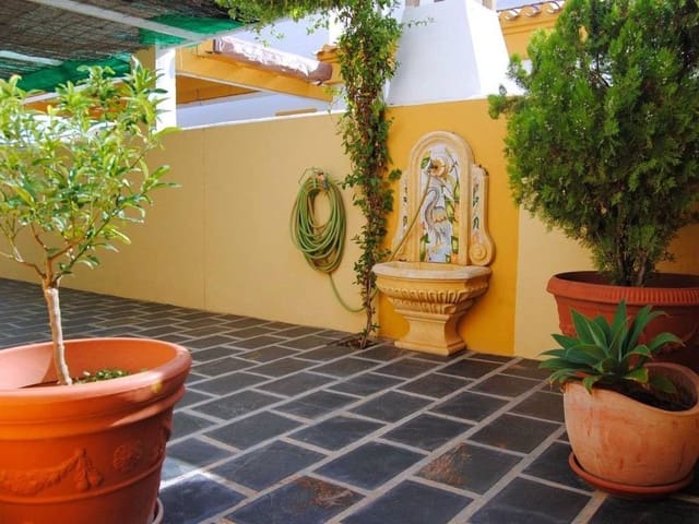 4 Zimmer Villa zu verkaufen in Pueblo Latino, Pilar de la Horadada mit Pool Garage - 398.000 € (Ref: 10054563)