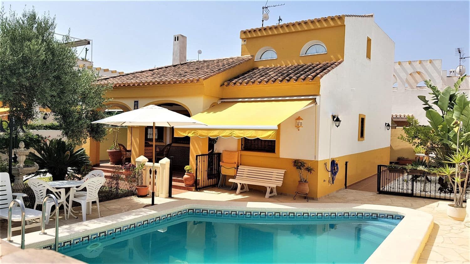 4 Zimmer Villa zu verkaufen in Pilar de la Horadada mit Pool Garage - 398.000 € (Ref: 10054563)
