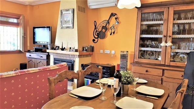 4 Zimmer Villa zu verkaufen in Pueblo Latino, Pilar de la Horadada mit Pool Garage - 398.000 € (Ref: 10054563)