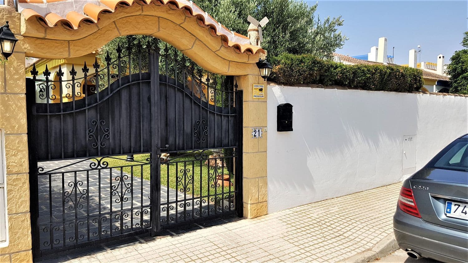 4 Zimmer Villa zu verkaufen in Pilar de la Horadada mit Pool Garage - 398.000 € (Ref: 10054563)