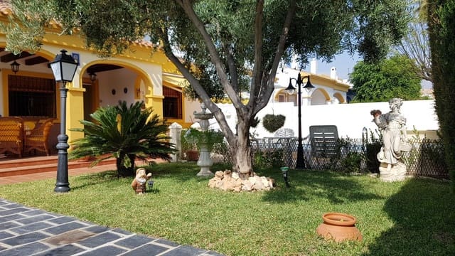 4 Zimmer Villa zu verkaufen in Pueblo Latino, Pilar de la Horadada mit Pool Garage - 398.000 € (Ref: 10054563)