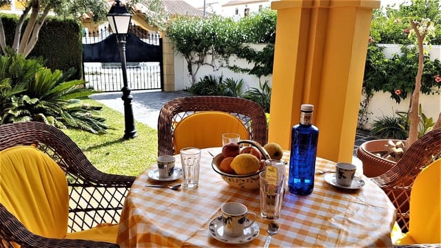 4 Zimmer Villa zu verkaufen in Pueblo Latino, Pilar de la Horadada mit Pool Garage - 398.000 € (Ref: 10054563)