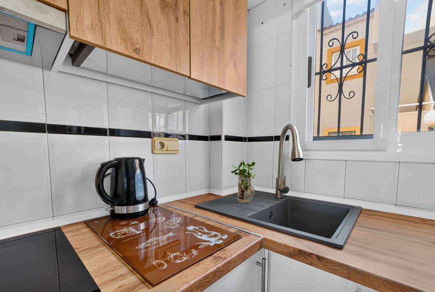 Apartamento de 3 habitaciones en Torrevieja en venta con piscina garaje - 169.900 € (Ref: 10067069)
