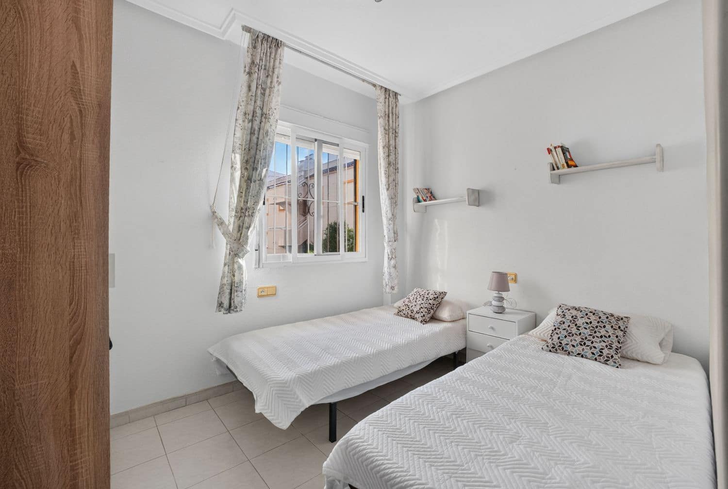 Apartamento de 3 habitaciones en Torrevieja en venta con piscina garaje - 169.900 € (Ref: 10067069)