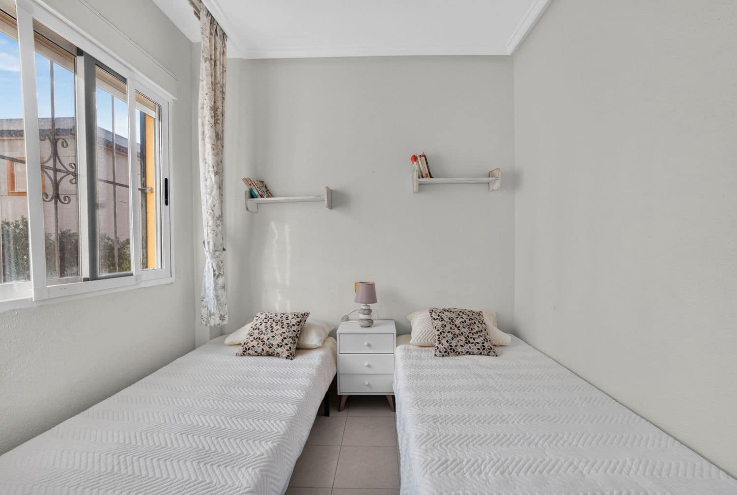 Apartamento de 3 habitaciones en Torrevieja en venta con piscina garaje - 169.900 € (Ref: 10067069)
