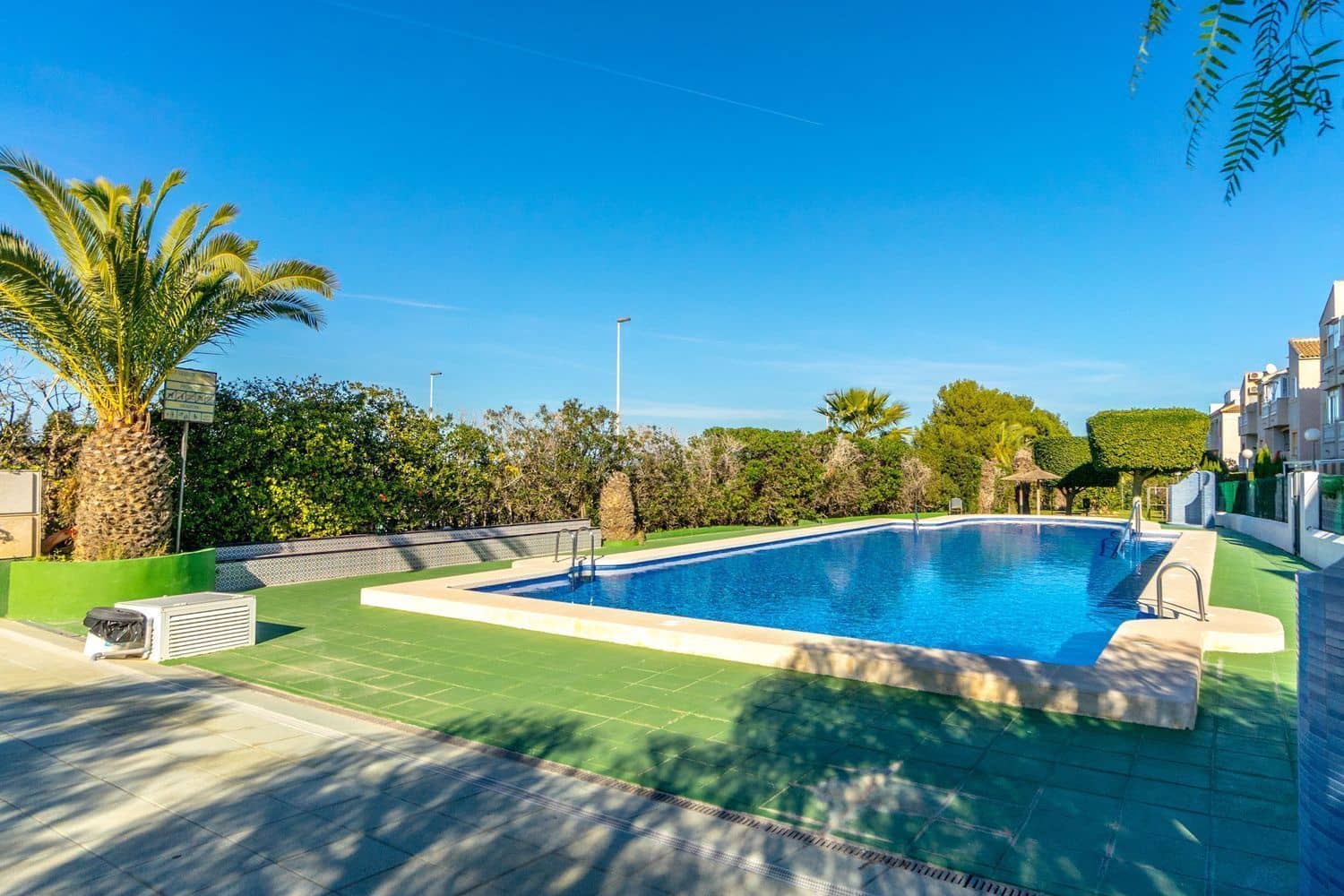 Apartamento de 3 habitaciones en Torrevieja en venta con piscina garaje - 169.900 € (Ref: 10067069)