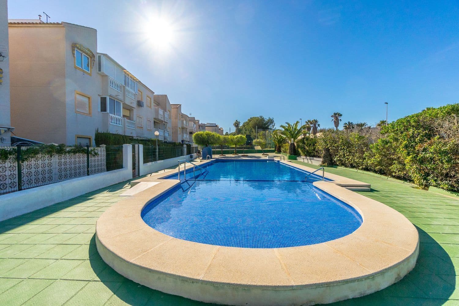 Apartamento de 3 habitaciones en Torrevieja en venta con piscina garaje - 169.900 € (Ref: 10067069)