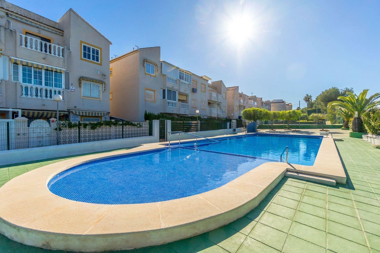 Apartamento de 3 habitaciones en Torrevieja en venta con piscina garaje - 169.900 € (Ref: 10067069)