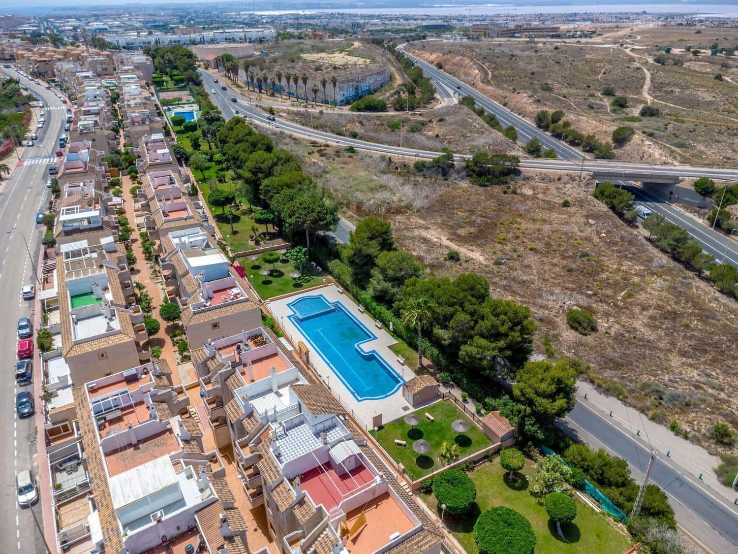 Apartamento de 3 habitaciones en Torrevieja en venta con piscina garaje - 169.900 € (Ref: 10067069)