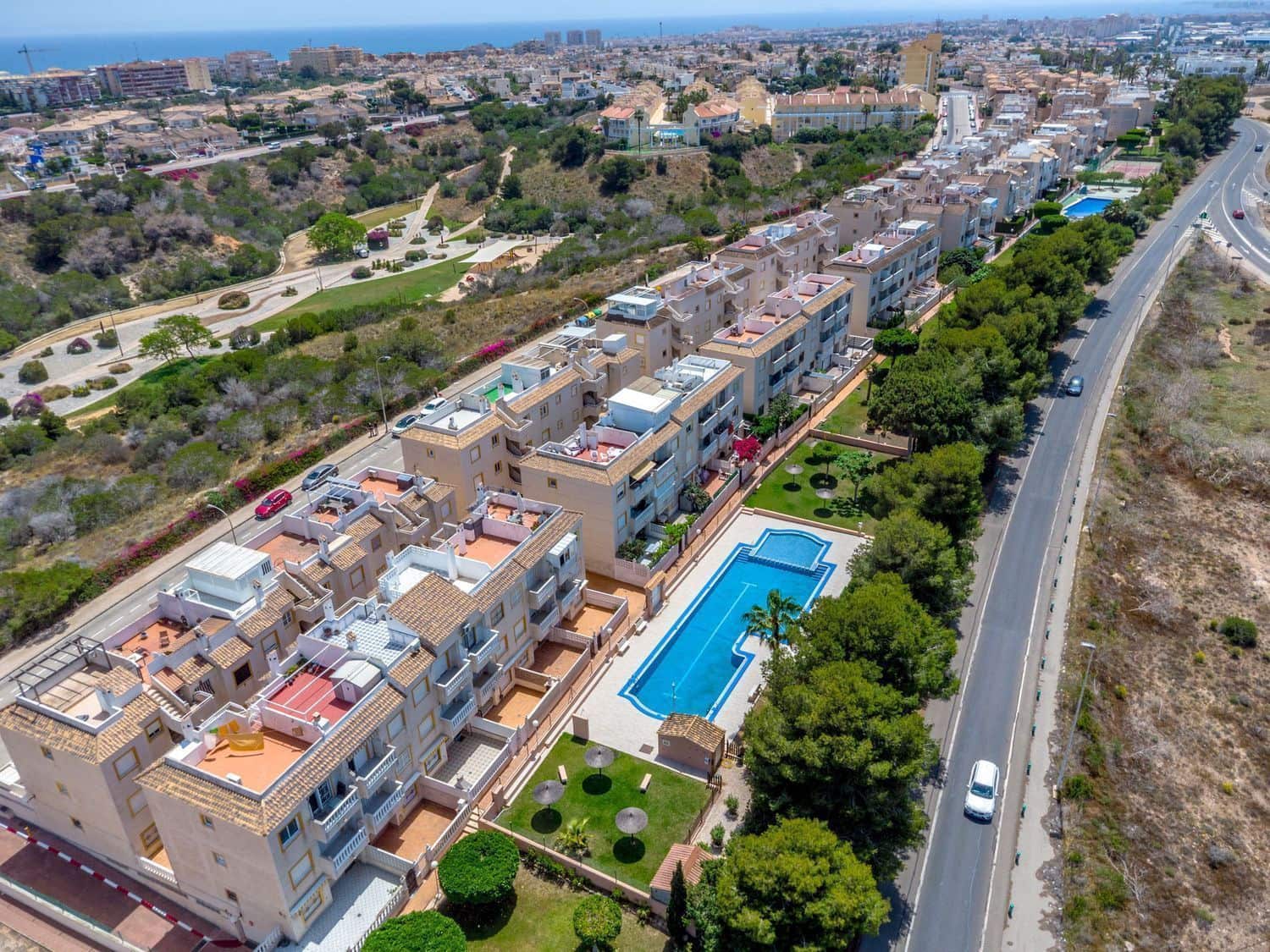 Apartamento de 3 habitaciones en Torrevieja en venta con piscina garaje - 169.900 € (Ref: 10067069)