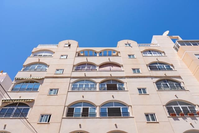 7 makuuhuone Huoneisto myytävänä paikassa Avenida Habaneras - Curva de Palangre, Torrevieja mukana uima-altaan 
autotalli - 439 900 € (Ref: 6567478)