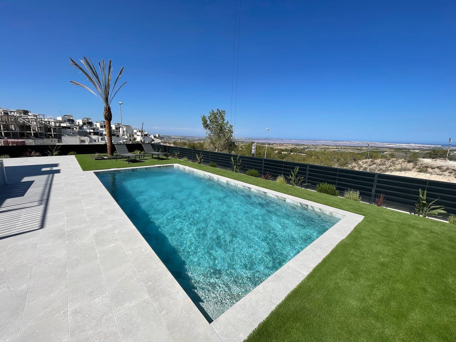 Chalet de 3 habitaciones en San Miguel de Salinas en venta con piscina garaje - 1.000.000 € (Ref: 8135493)