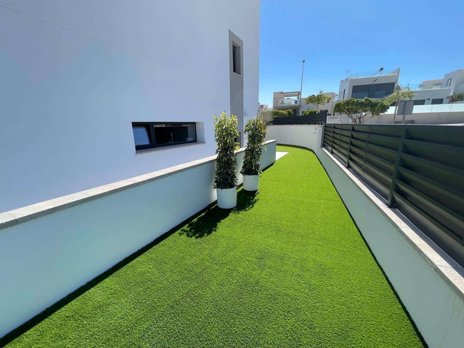 Chalet de 3 habitaciones en San Miguel de Salinas en venta con piscina garaje - 1.000.000 € (Ref: 8135493)