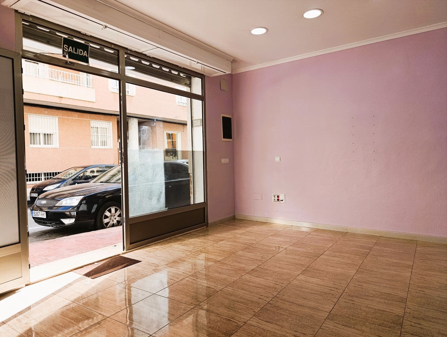 Erhverv til salg i Torrevieja - € 85.000 (Ref: 8699351)