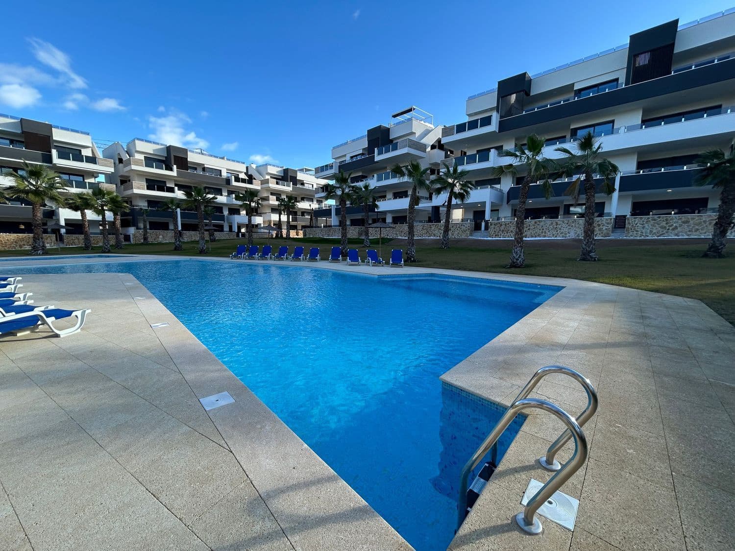 2 soveværelse Lejlighed til salg i Orihuela Costa med swimmingpool garage - € 318.000 (Ref: 8769886)