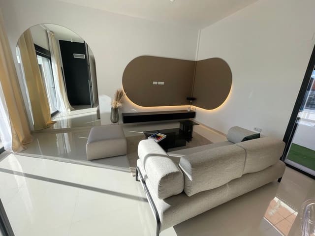 Chalet de 3 habitaciones en San Miguel de Salinas en venta con piscina garaje - 428.900 € (Ref: 8777827)