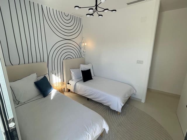 Chalet de 3 habitaciones en San Miguel de Salinas en venta con piscina garaje - 428.900 € (Ref: 8777827)