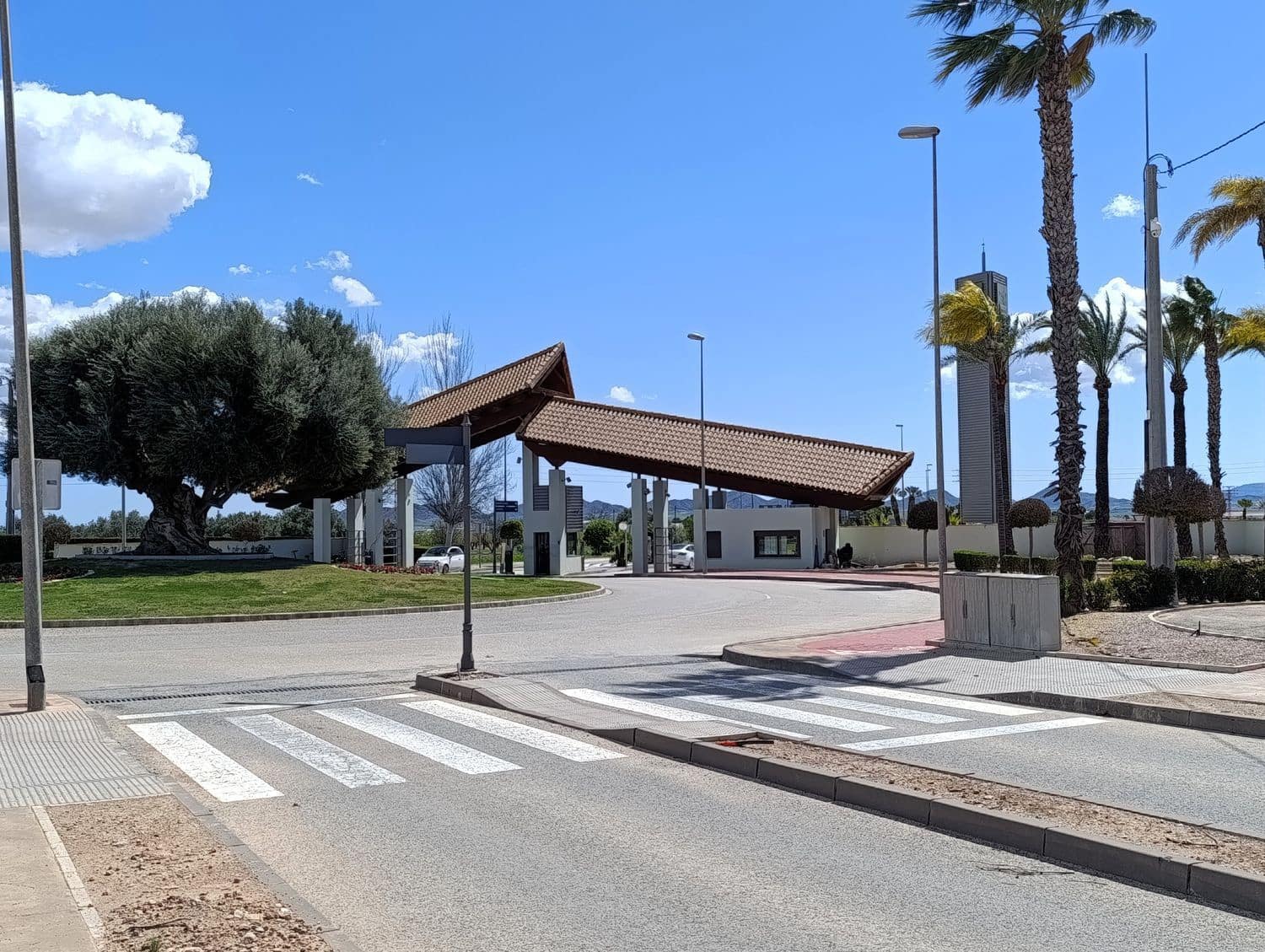 Grond te koop in Hacienda del Alamo - € 7.300.000 (Ref: 8859457)