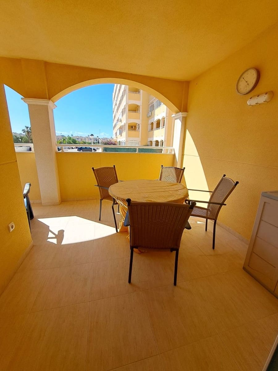 2 soveværelse Lejlighed til salg i Torrevieja med swimmingpool garage - € 156.900 (Ref: 8926061)