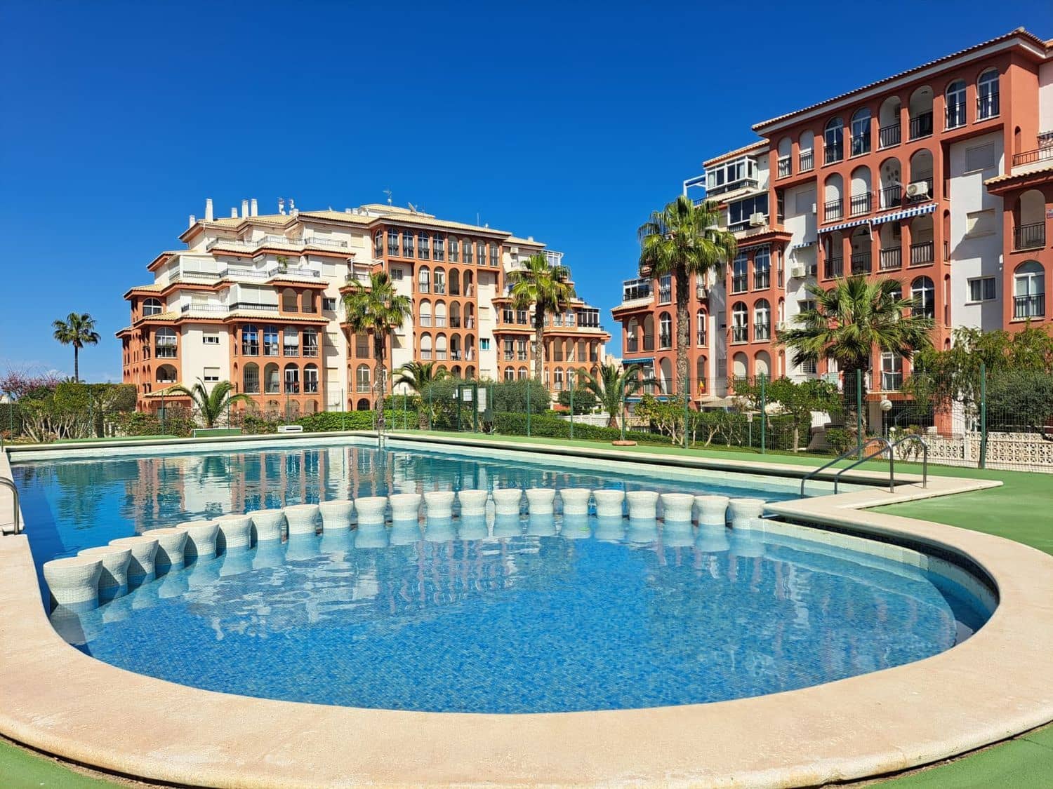 2 soveværelse Lejlighed til salg i Torrevieja med swimmingpool garage - € 156.900 (Ref: 8926061)