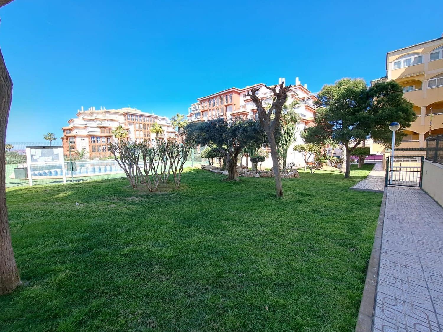 2 soveværelse Lejlighed til salg i Torrevieja med swimmingpool garage - € 156.900 (Ref: 8926061)