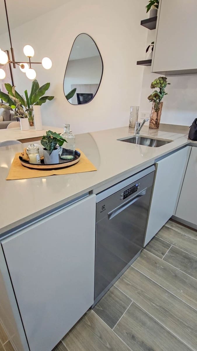 Apartamento de 2 habitaciones en Torrevieja en venta con piscina garaje - 293.000 € (Ref: 8938394)