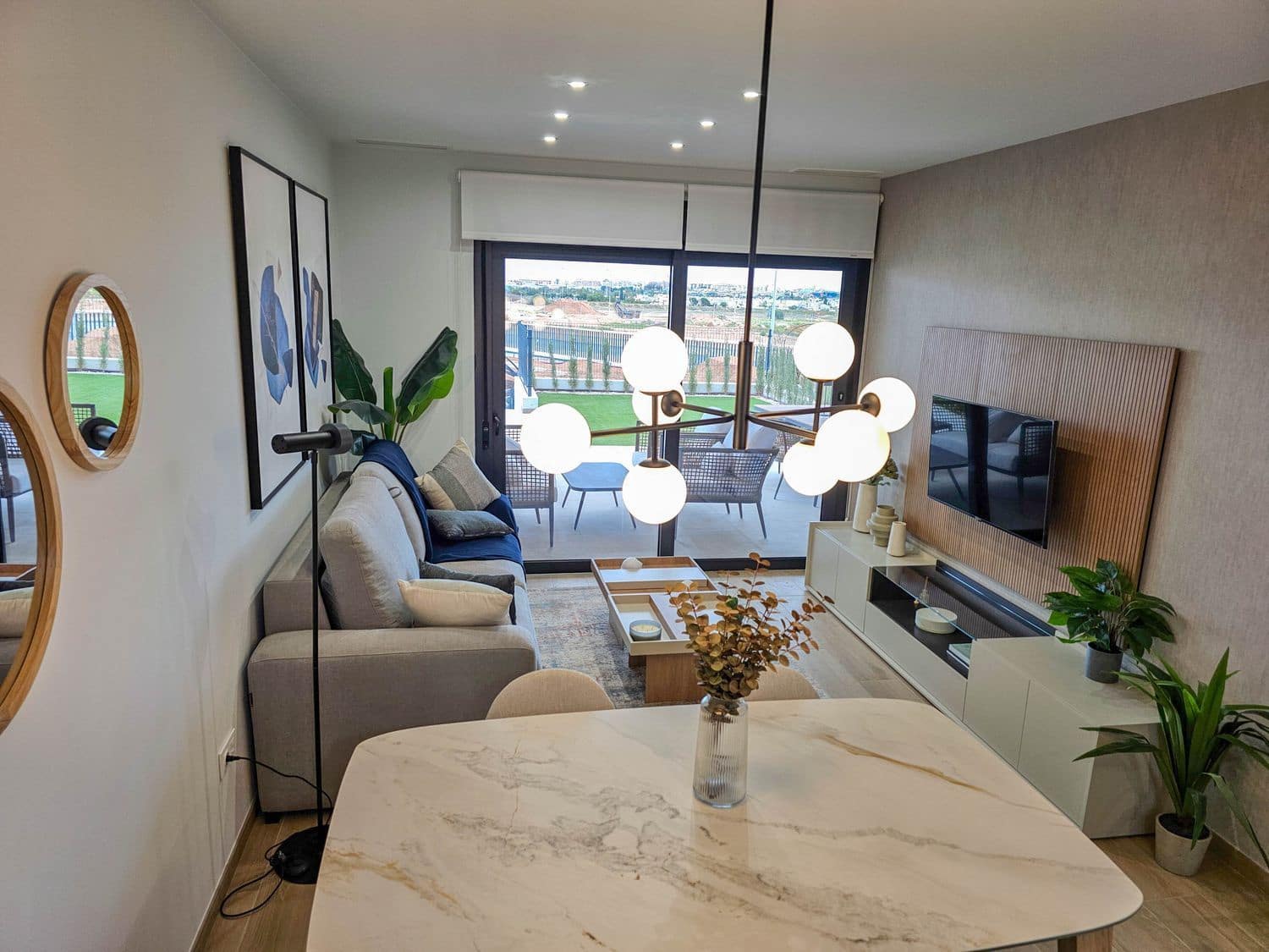 Apartamento de 2 habitaciones en Torrevieja en venta con piscina garaje - 293.000 € (Ref: 8938394)