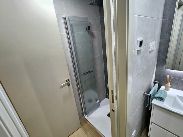 Apartamento de 2 habitaciones en El Chaparral - La Siesta - La Torreta, Torrevieja en venta con piscina garaje - 293.000 € (Ref: 8938394)