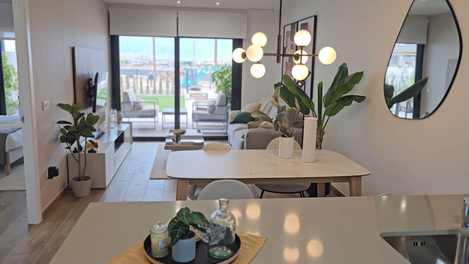 Apartamento de 2 habitaciones en Torrevieja en venta con piscina garaje - 293.000 € (Ref: 8938394)