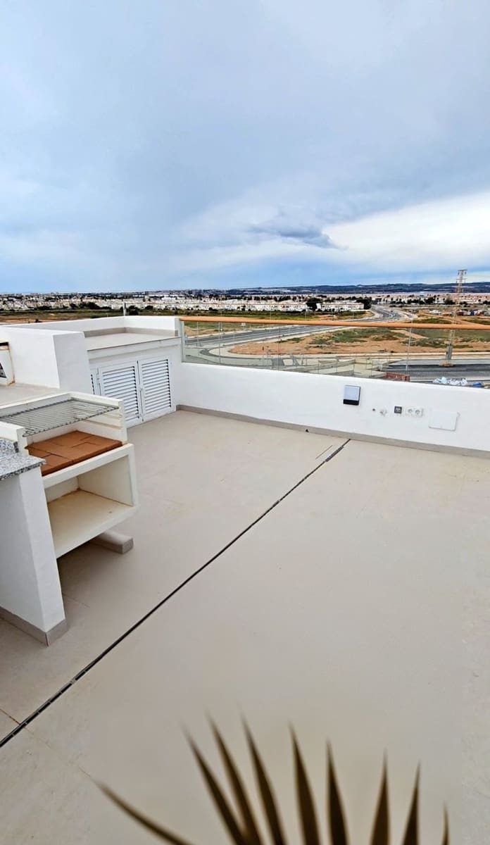 Apartamento de 2 habitaciones en Torrevieja en venta con piscina garaje - 293.000 € (Ref: 8938394)