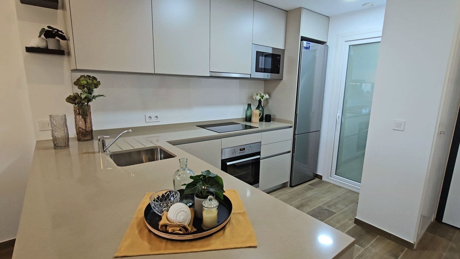 Apartamento de 2 habitaciones en Torrevieja en venta con piscina garaje - 293.000 € (Ref: 8938394)