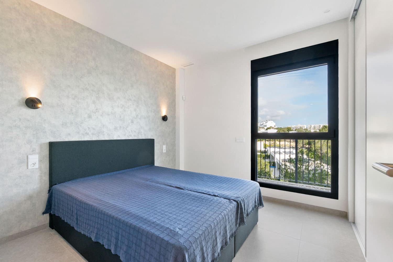 Apartamento de 2 habitaciones en Las Colinas Golf en venta con piscina garaje - 447.000 € (Ref: 8980110)