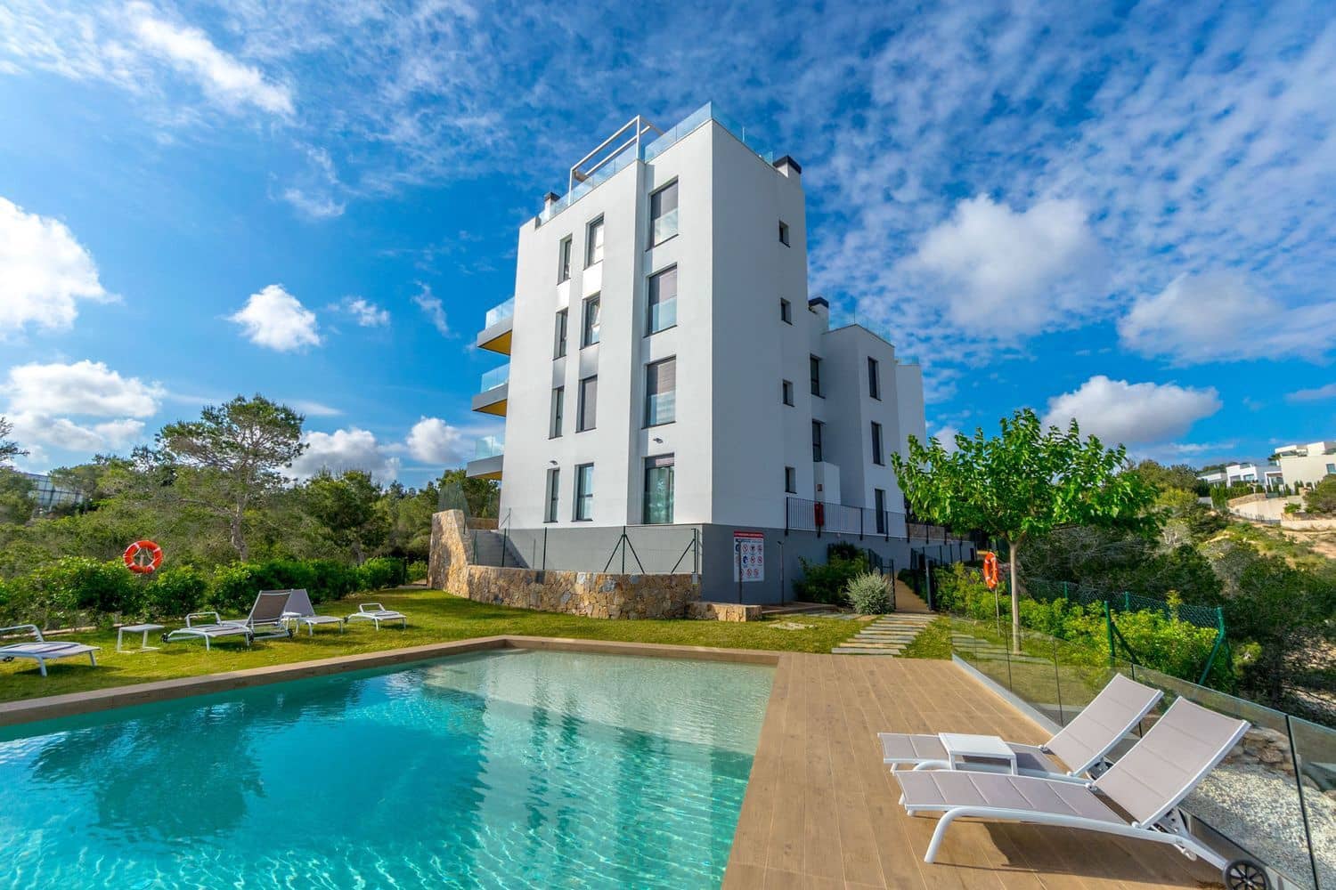 Apartamento de 2 habitaciones en Las Colinas Golf en venta con piscina garaje - 447.000 € (Ref: 8980110)