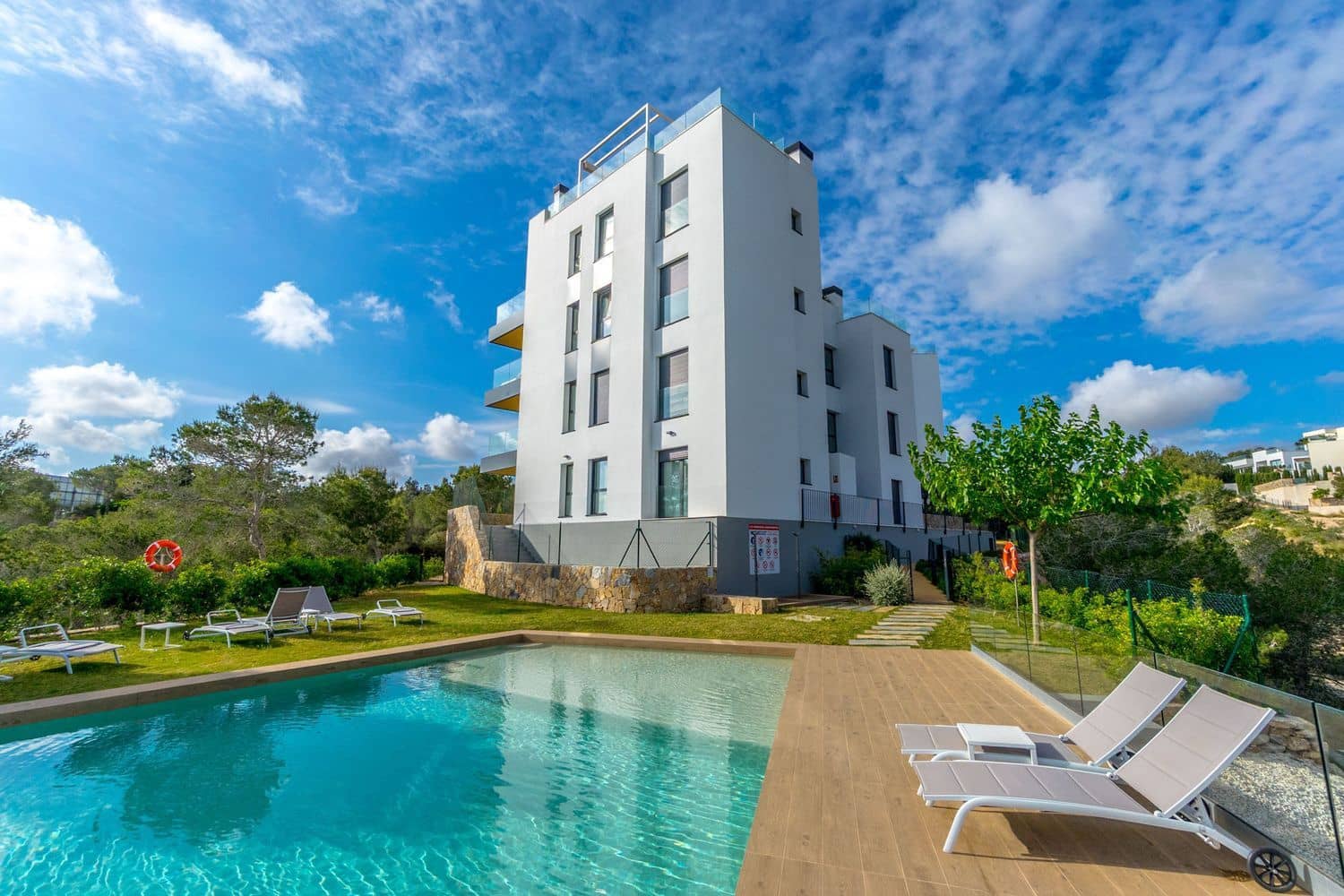 Apartamento de 2 habitaciones en Las Colinas Golf en venta con piscina garaje - 447.000 € (Ref: 8980110)