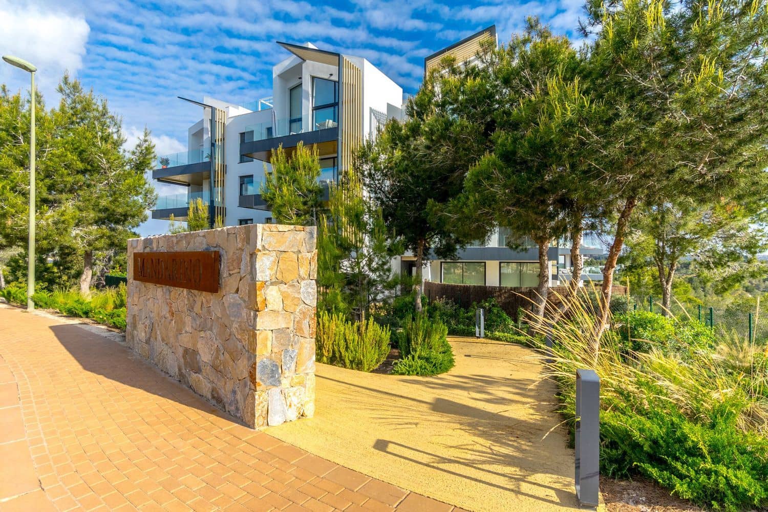 Apartamento de 2 habitaciones en Las Colinas Golf en venta con piscina garaje - 447.000 € (Ref: 8980110)