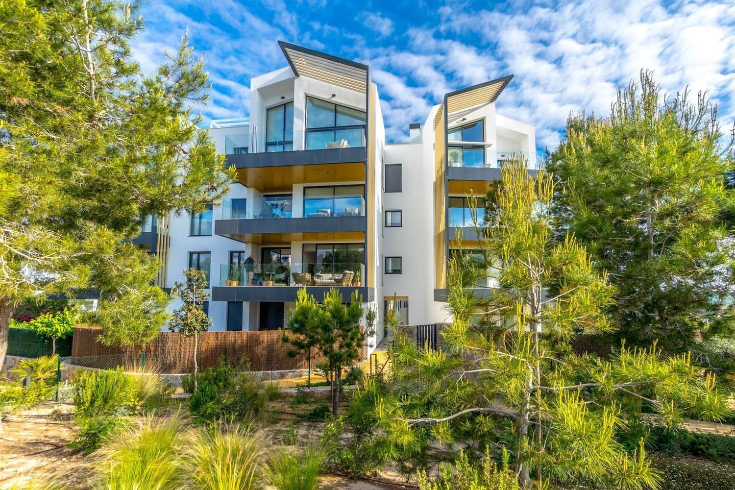 Apartamento de 2 habitaciones en Las Colinas Golf en venta con piscina garaje - 447.000 € (Ref: 8980110)