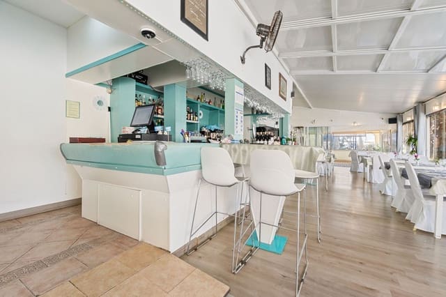 Restaurant/Bar for rent in Puerto Deportivo, Torrevieja - € 600 (Ref: 9108305)