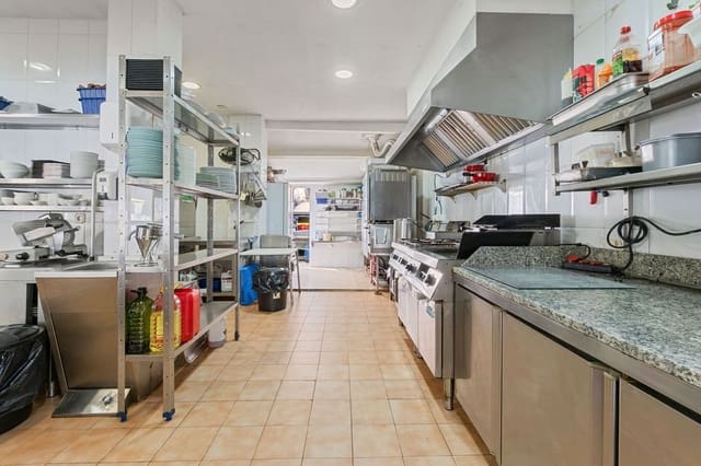 Comercial para arrendar em Puerto Deportivo, Torrevieja - 600 € (Ref: 9108305)