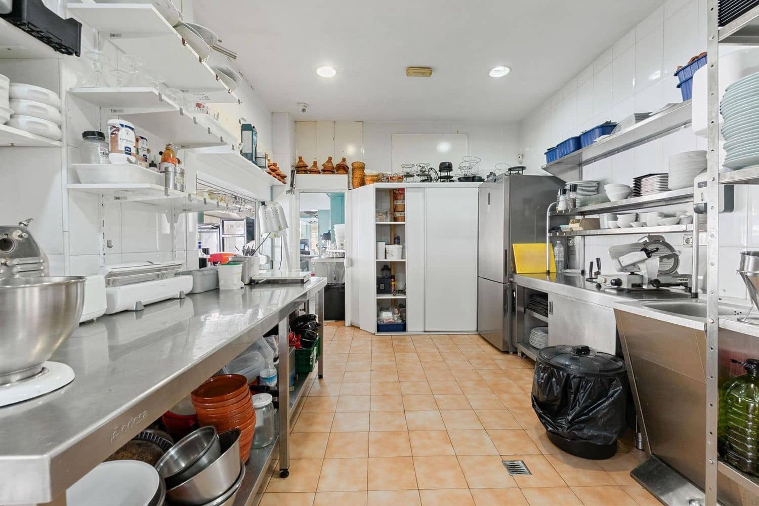 Comercial para arrendar em Torrevieja - 950 € (Ref: 9108305)