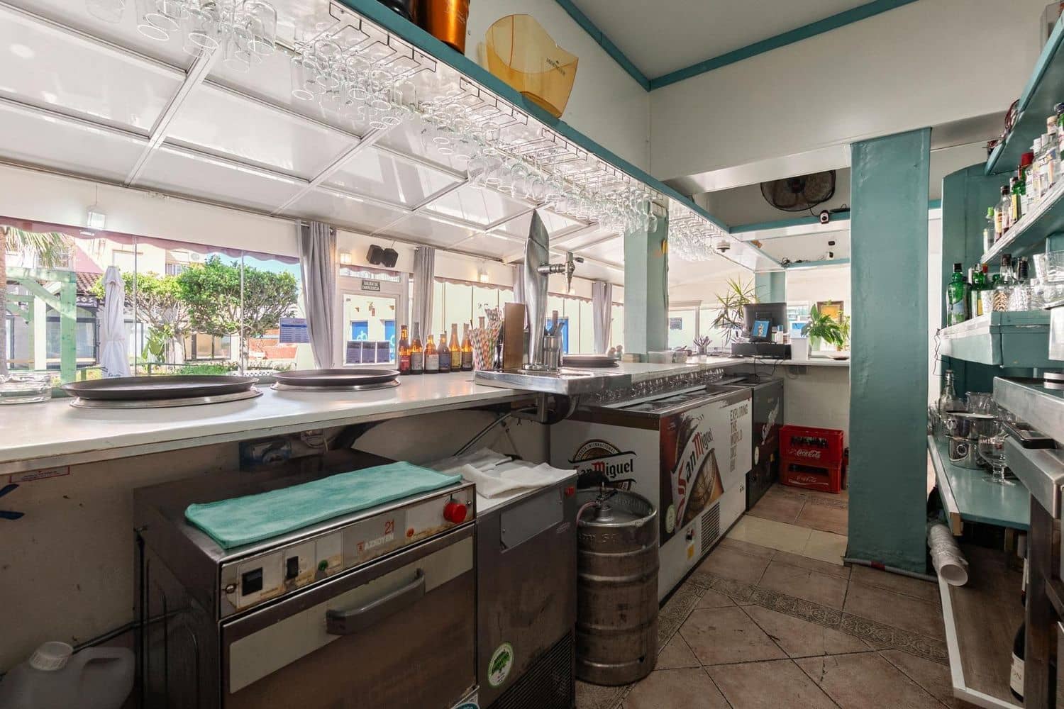 Comercial para arrendar em Torrevieja - 950 € (Ref: 9108305)
