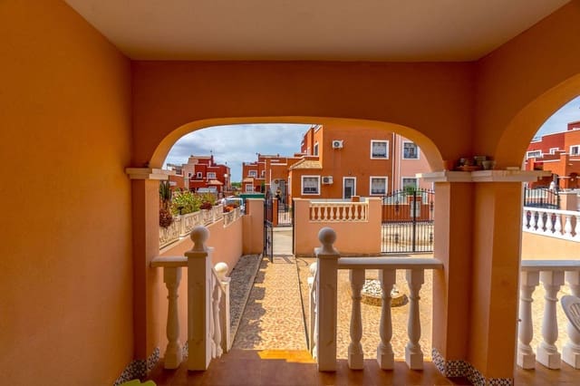 3 quarto Casa em Banda para venda em Los Montesinos com piscina garagem - 174 900 € (Ref: 9111788)