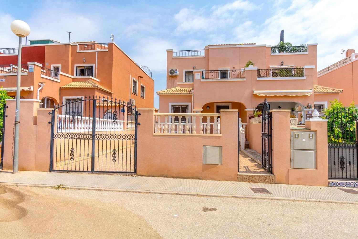 3 soveværelse Byhus til salg i Los Montesinos med swimmingpool garage - € 174.900 (Ref: 9111788)