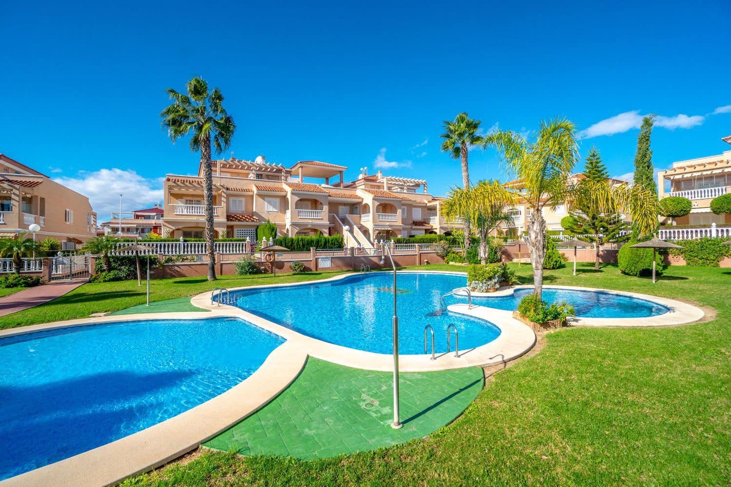 2 sypialnia Apartament na sprzedaż w Orihuela Costa z basenem garażem - 195 000 € (Ref: 9198301)