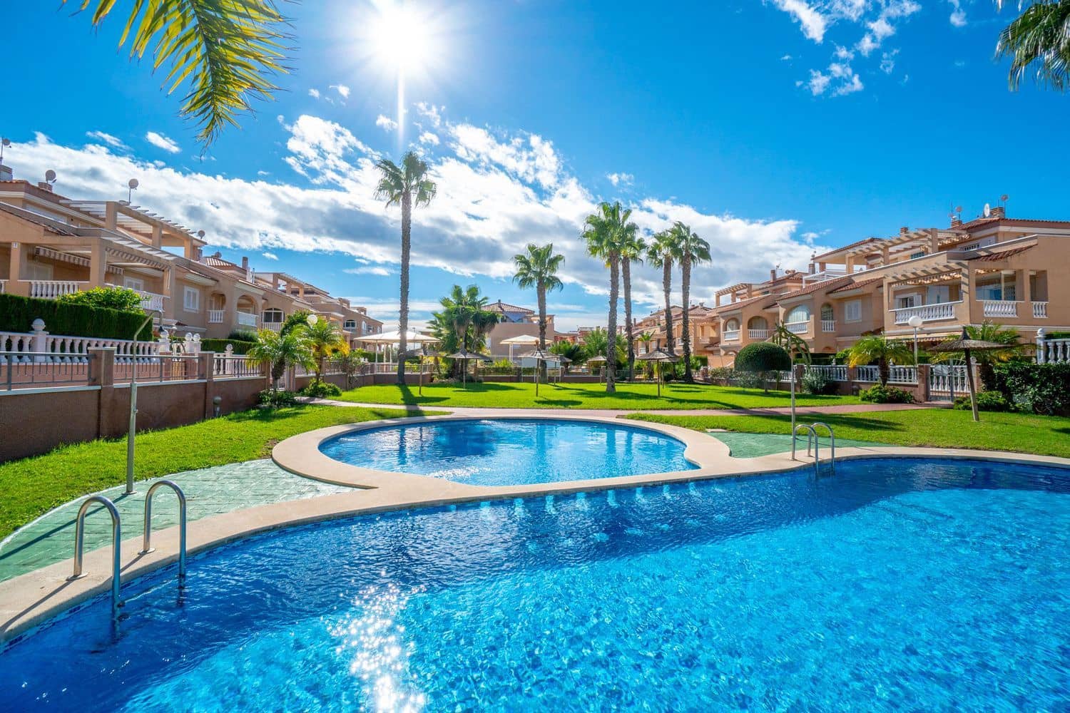 2 sypialnia Apartament na sprzedaż w Orihuela Costa z basenem garażem - 195 000 € (Ref: 9198301)